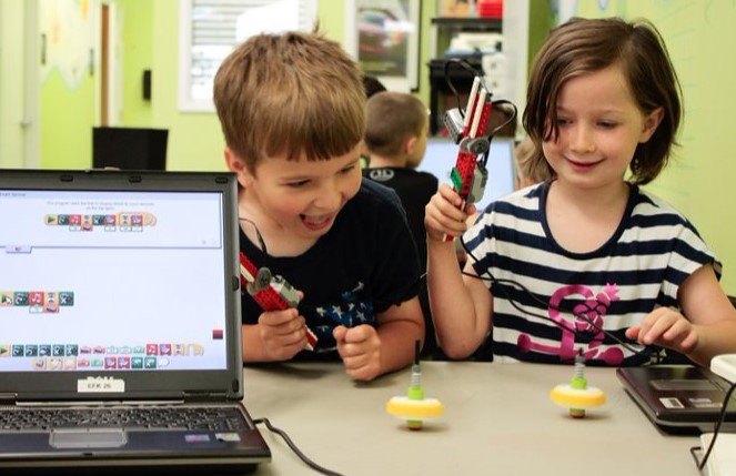 kids doing a stem activity together